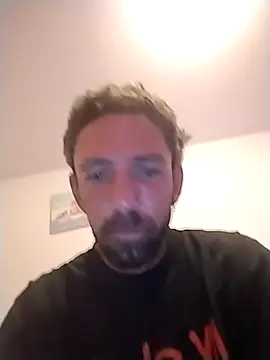 Snapshot of Treemandude chatting on January 8, 2026, 9:43 pm Treemandude online show from January 8, 2026, 9:43 pm