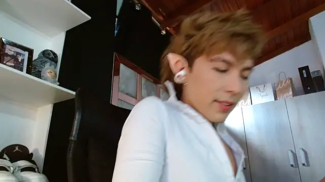 CONNY BENSS online show from October 10, 2025, 9:15 pm