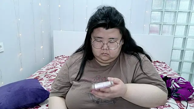 Snapshot of Nadine_asian chatting on April 19, 2026, 8:26 am Nadine asian online show from April 19, 2026, 8:26 am