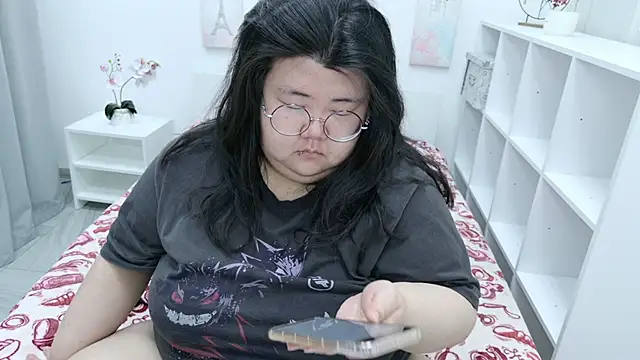 Snapshot of Nadine_asian chatting on April 16, 2026, 4:02 am Nadine asian online show from April 16, 2026, 4:02 am