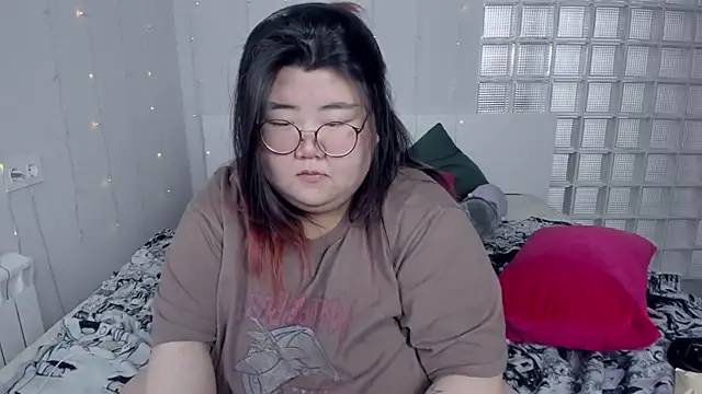 Snapshot of Nadine_asian chatting on December 7, 2024, 7:43 am Nadine asian online show from December 7, 2024, 7:43 am