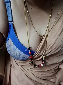 Snapshot of Omana-kutty chatting on February 10, 2025, 9:04 am Omana-kutty online show from February 10, 2025, 9:04 am