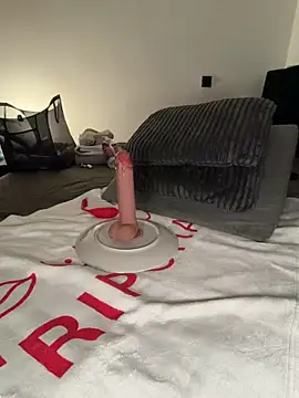 Laurahorney xo online show from October 22, 2025, 8:41 pm