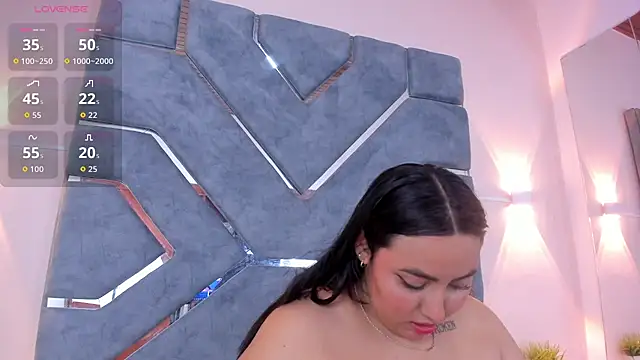 LucciaPorter online show from October 24, 2025, 9:25 pm