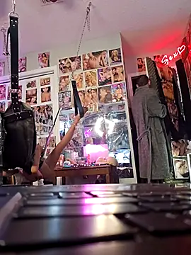 luvs2cumm69 online show from February 26, 2025, 1:14 am