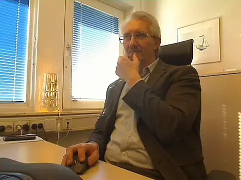 tom-swede online show from April 9, 2026, 2:34 pm