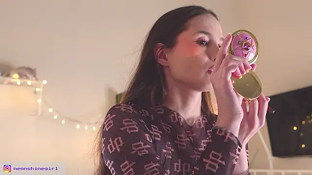 NeonShine online show from February 5, 2026, 5:14 am