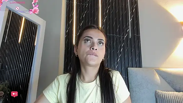 Snapshot of katrina_kaif_x chatting on March 23, 2026, 7:14 pm katrina kaif x online show from March 23, 2026, 7:14 pm