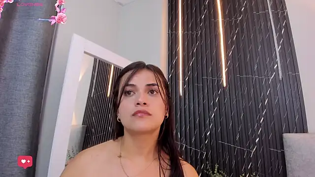 Snapshot of katrina_kaif_x chatting on April 14, 2026, 7:19 pm katrina kaif x online show from April 14, 2026, 7:19 pm