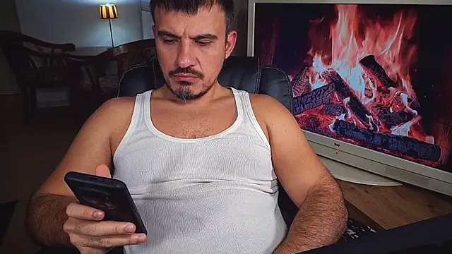 Snapshot of officeman7 chatting on February 2, 2025, 4:32 pm officeman7 online show from February 2, 2025, 4:32 pm