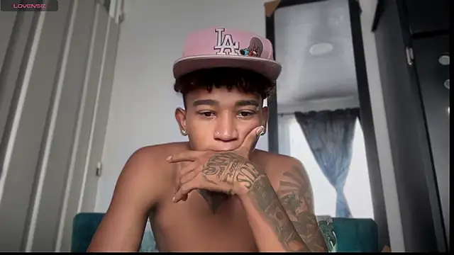 sexy blacks  online show from November 20, 2025, 12:06 pm