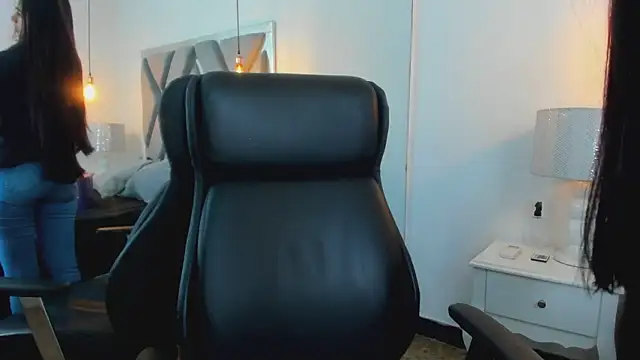 ChloeHarper  online show from October 15, 2025, 1:19 pm