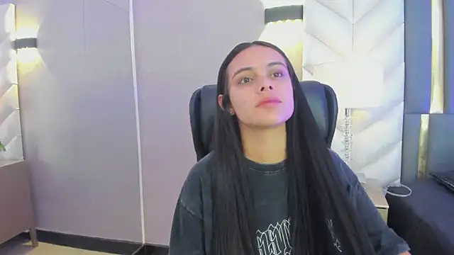 ChloeHarper  online show from April 12, 2026, 12:19 pm