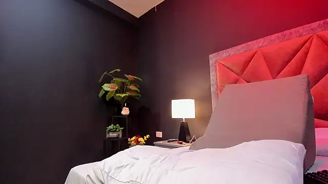 Snapshot of mia_milff chatting on March 15, 2025, 6:43 pm mia milff online show from March 15, 2025, 6:43 pm