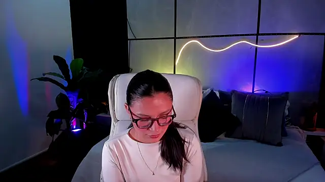 Snapshot of Gia_Mazzon chatting on November 25, 2025, 5:35 pm Gia Mazzon online show from November 25, 2025, 5:35 pm