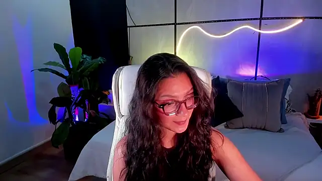 Snapshot of Gia_Mazzon chatting on November 18, 2025, 4:10 pm Gia Mazzon online show from November 18, 2025, 4:10 pm