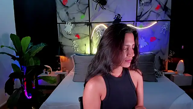 Snapshot of Gia_Mazzon chatting on October 31, 2025, 5:20 pm Gia Mazzon online show from October 31, 2025, 5:20 pm