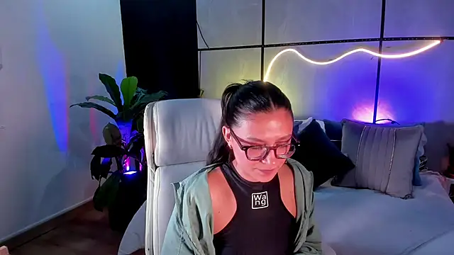 Snapshot of Gia_Mazzon chatting on November 27, 2025, 6:52 pm Gia Mazzon online show from November 27, 2025, 6:52 pm