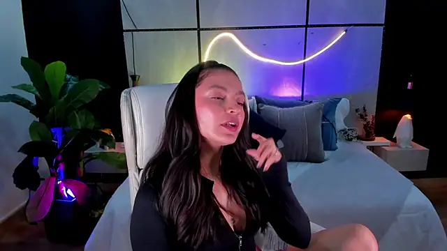 Snapshot of Gia_Mazzon chatting on October 7, 2025, 5:47 pm Gia Mazzon online show from October 7, 2025, 5:47 pm