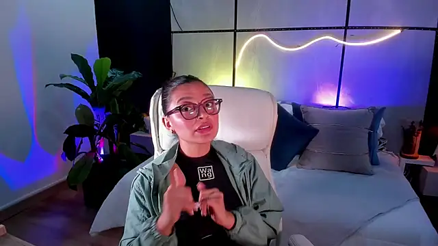 Snapshot of Gia_Mazzon chatting on December 5, 2025, 5:55 pm Gia Mazzon online show from December 5, 2025, 5:55 pm