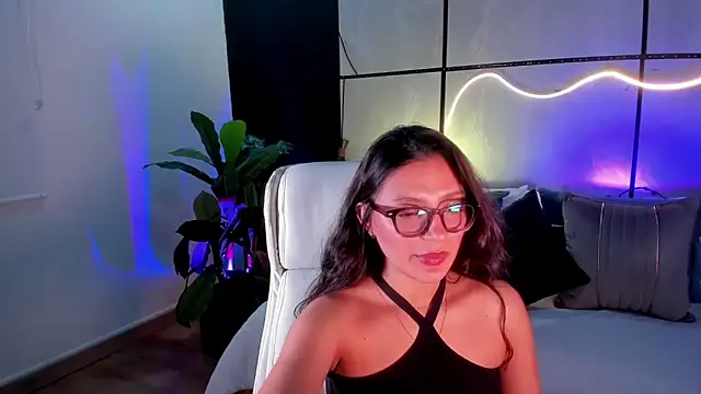 Snapshot of Gia_Mazzon chatting on November 19, 2025, 4:18 pm Gia Mazzon online show from November 19, 2025, 4:18 pm