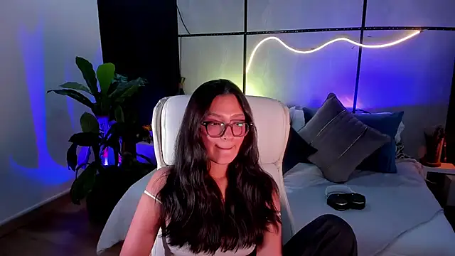 Snapshot of Gia_Mazzon chatting on November 20, 2025, 6:19 pm Gia Mazzon online show from November 20, 2025, 6:19 pm