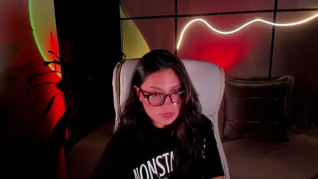 Snapshot of Gia_Mazzon chatting on February 19, 2026, 6:16 pm Gia Mazzon online show from February 19, 2026, 6:16 pm