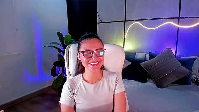 Snapshot of Gia_Mazzon chatting on November 11, 2025, 5:19 pm Gia Mazzon online show from November 11, 2025, 5:19 pm