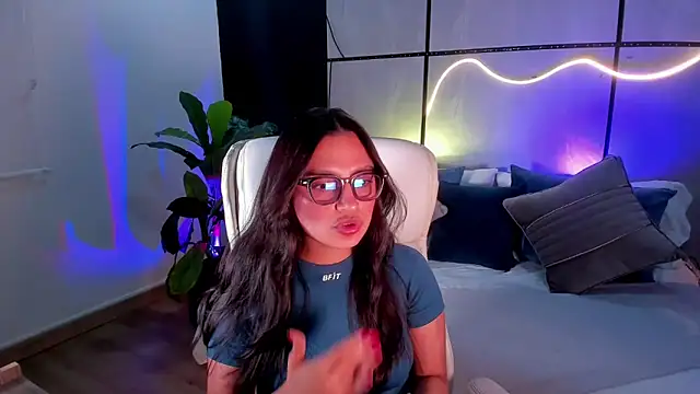 Snapshot of Gia_Mazzon chatting on November 12, 2025, 5:39 pm Gia Mazzon online show from November 12, 2025, 5:39 pm