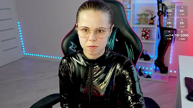 Latex Kitty online show from June 3, 2026, 4:33 pm