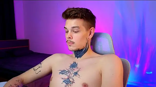 Snapshot of DENIS_HERE chatting on February 16, 2026, 11:13 pm DENIS HERE online show from February 16, 2026, 11:13 pm