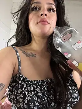 violet-333 online show from October 26, 2025, 5:35 pm