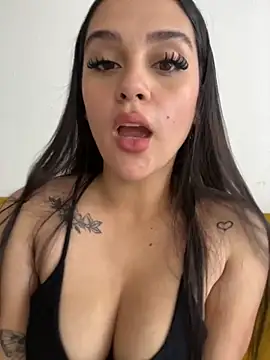 violet-333 online show from November 19, 2025, 1:33 pm