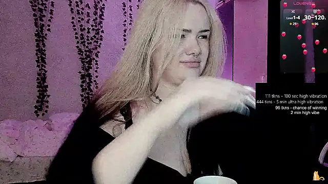 Snapshot of strawberry_elfcat chatting on June 11, 2026, 2:11 am strawberry elfcat online show from June 11, 2026, 2:11 am