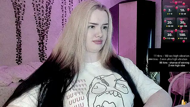 Snapshot of strawberry_elfcat chatting on June 2, 2026, 2:33 am strawberry elfcat online show from June 2, 2026, 2:33 am