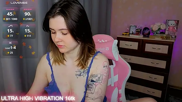 cutie mili online show from December 1, 2025, 8:15 am