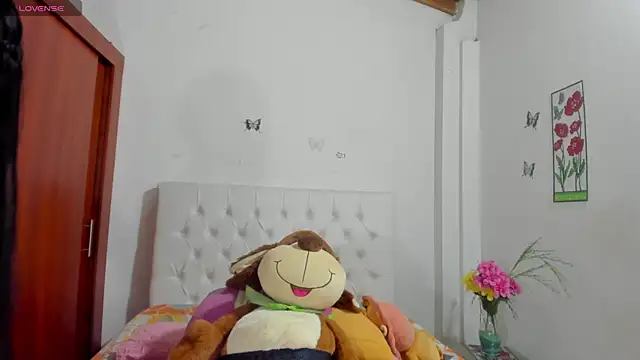 VenussVega online show from June 2, 2026, 5:57 pm