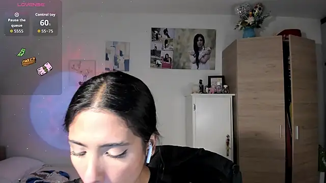 VeronikaOlsen online show from October 16, 2025, 1:25 am