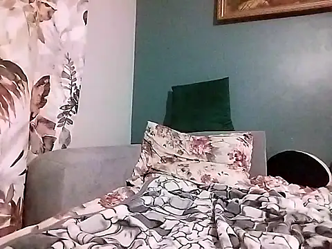 OwlosionyMisiek1991 online show from October 19, 2025, 4:37 am