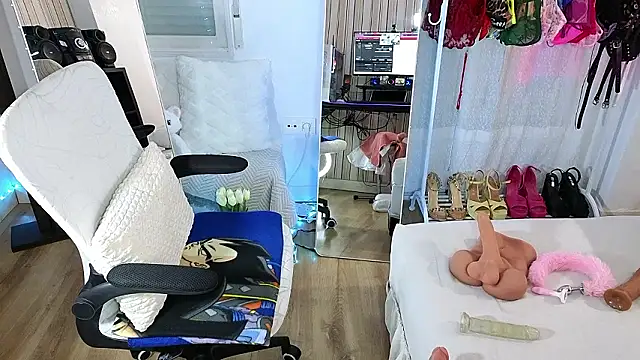 Tawny cox online show from February 1, 2026, 11:19 am