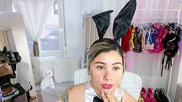 Tawny cox online show from February 14, 2026, 9:53 am