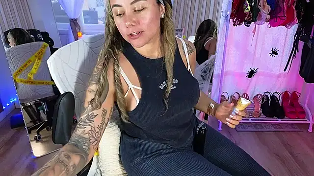 Tawny cox online show from October 27, 2025, 3:02 pm