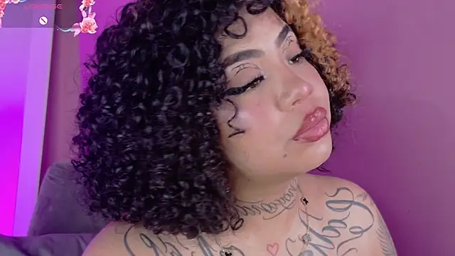 foxxy-lov3 online show from May 11, 2026, 2:18 pm