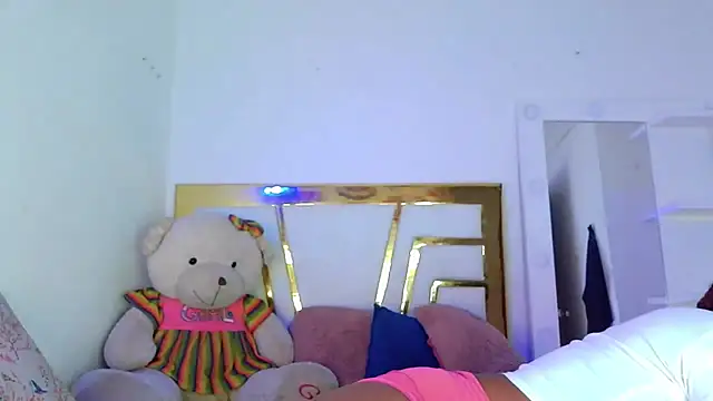 Snapshot of DayanaWood chatting on October 7, 2025, 2:40 pm DayanaWood online show from October 7, 2025, 2:40 pm