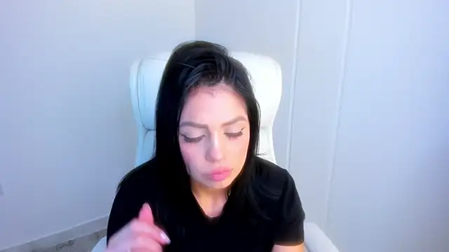 Snapshot of dominique21_ chatting on February 3, 2026, 6:22 am dominique21 online show from February 3, 2026, 6:22 am