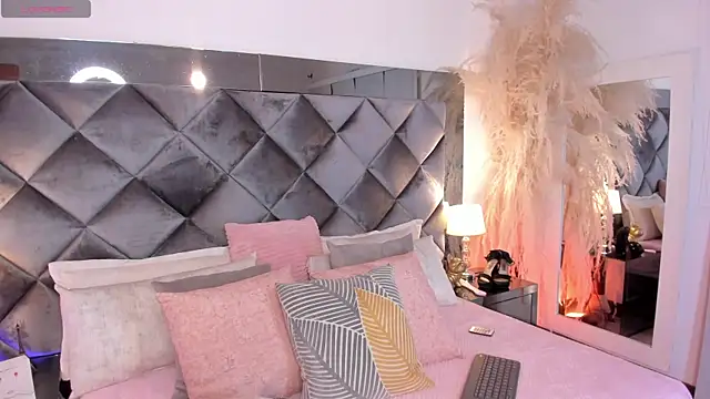 sofhiaa adaams online show from September 25, 2025, 11:11 pm