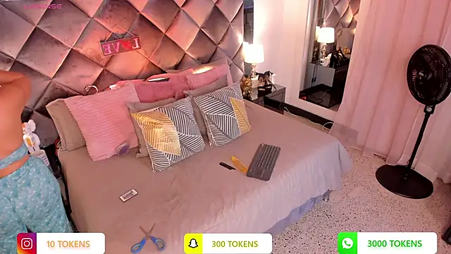 sofhiaa adaams online show from March 12, 2025, 11:22 pm