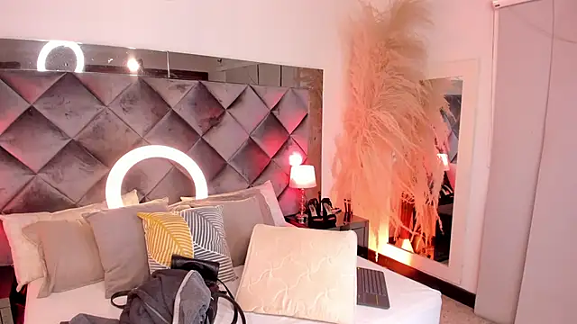 sofhiaa adaams online show from October 15, 2025, 10:07 pm