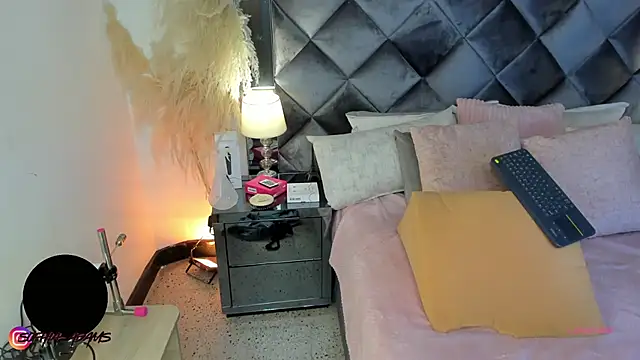 sofhiaa adaams online show from September 19, 2025, 11:09 pm