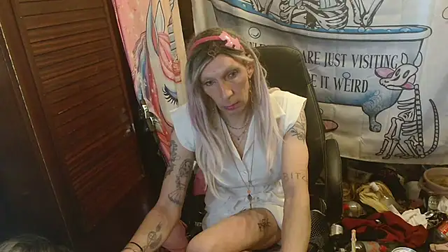 Ombeline1 online show from April 2, 2026, 4:57 pm